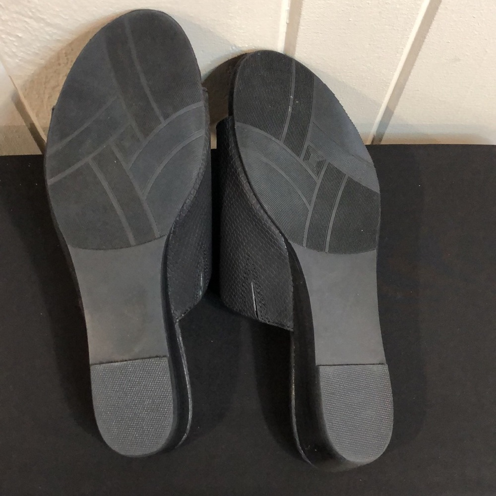 Array Black Low Heel - Picture 5 of 12